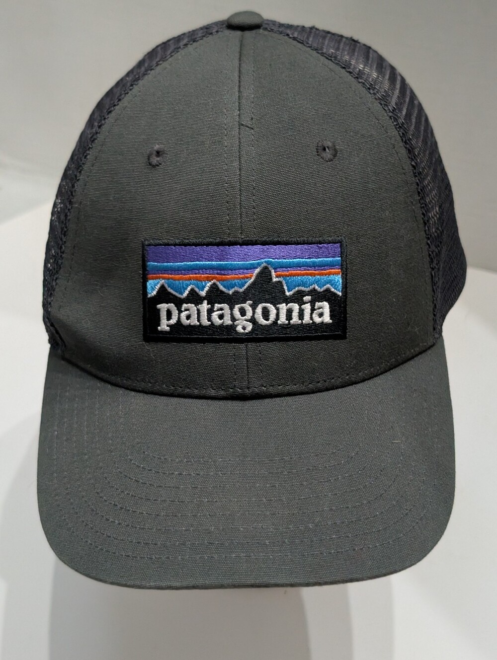 Patagonia Mesh Trucker Snapback Hat Cap Unisex Dark Gray Adjustable Logo